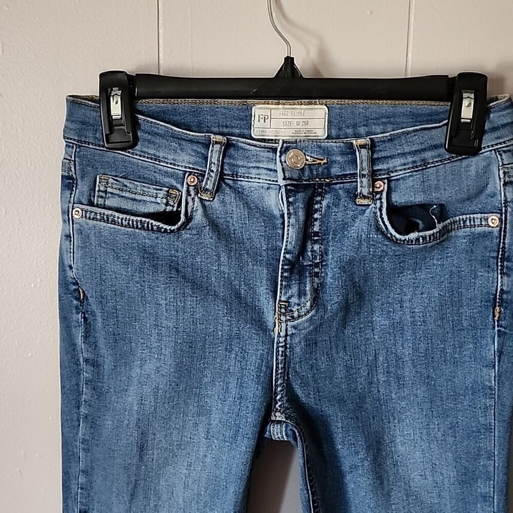 Free People Size 26R Busted Knee Skinny Jean Mid Rise Distressed Boho Blue - Picture 2 of 7